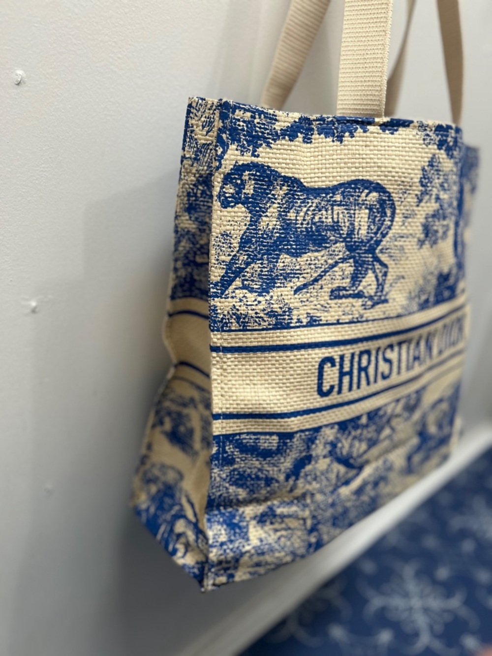Christian Dior Exclusive Parfums
GWP Blue Beige Straw Tote Bag - Picture 4 of 8